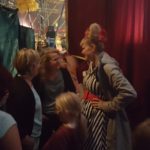Nicole Bernegger an der Möga - Nach dem Auftritt noch Zeit für die BesucherInnen